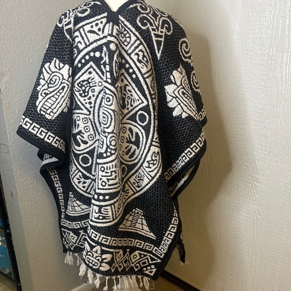 Aztec Patterned Poncho - Picture 2 of 3